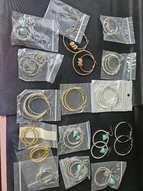 17 Pair Hoop Earrings LOT Gold Silver Tone Mixed Resale Wholesale Jewelry Bundle
